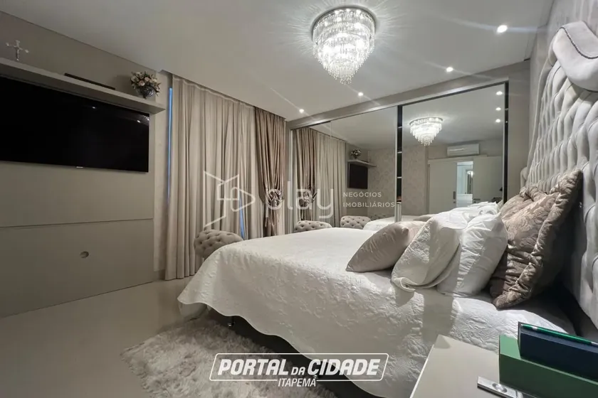 Apartamento &agrave; venda - 185m&sup2; - Meia Praia
