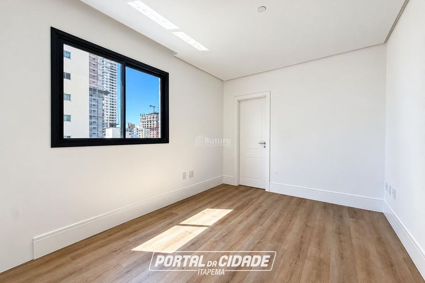 Apartamento &agrave; venda - 185m&sup2; - Meia Praia