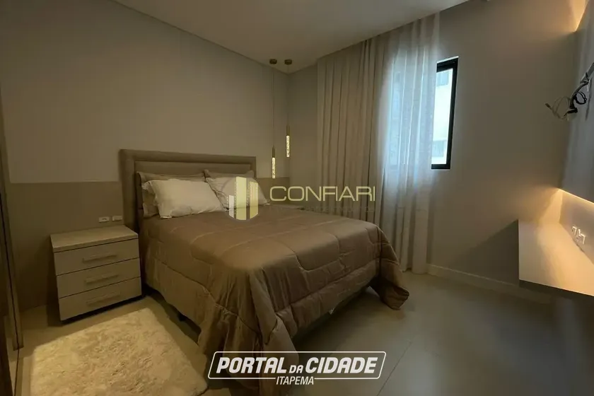 Apartamento &agrave; venda - 136m&sup2; - Meia praia