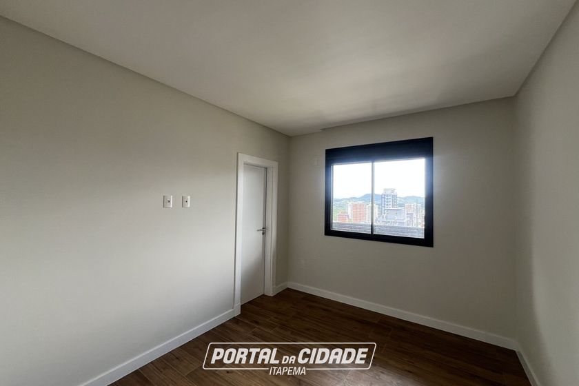 Apartamento &agrave; venda - 184m&sup2; - Meia Praia