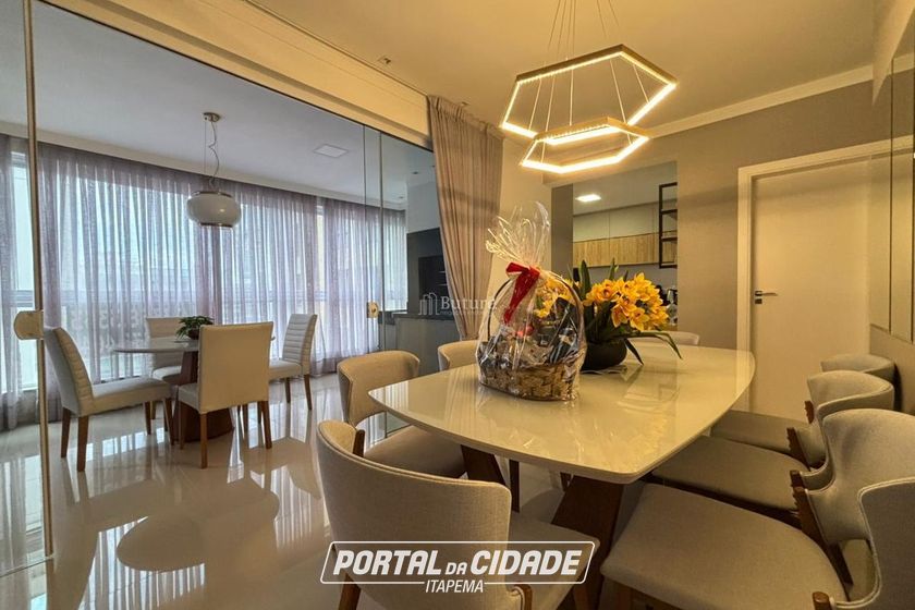 Apartamento &agrave; venda - 130m&sup2; - Meia Praia