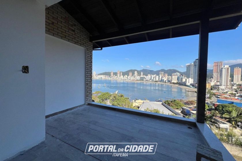 Casa &agrave; venda - 200m&sup2; - Canto da Praia