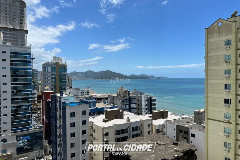 Apartamento &agrave; venda - 180m&sup2; - Meia Praia