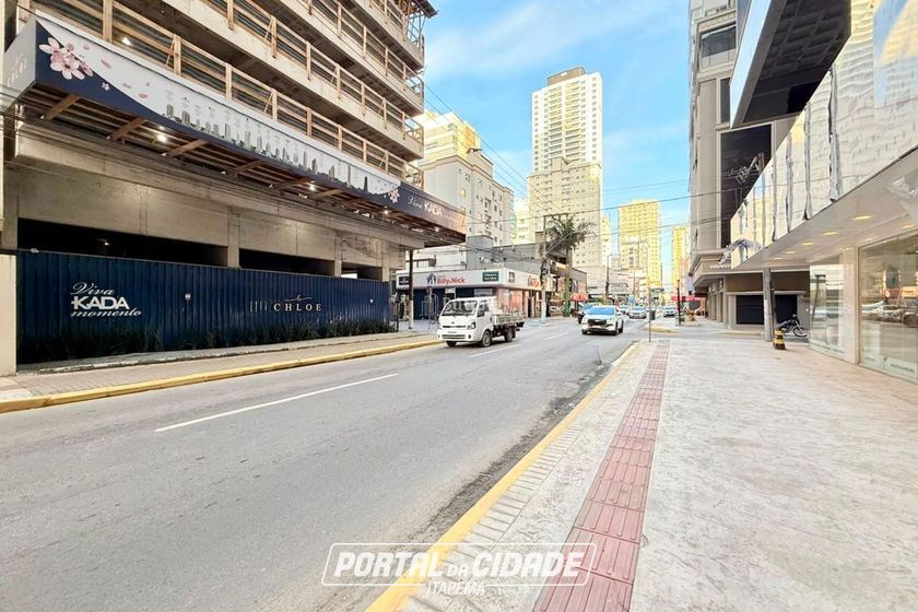 Sala Comercial &agrave; venda - 68m&sup2; - Meia Praia