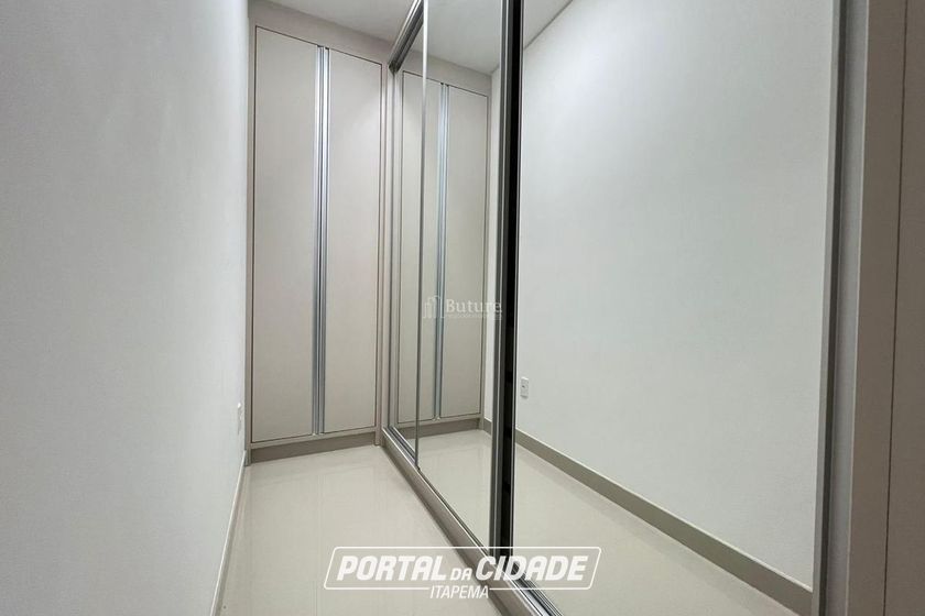 Apartamento &agrave; venda - 150m&sup2; - Meia Praia