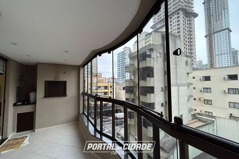 Apartamento &agrave; venda - 159m&sup2; - Meia Praia