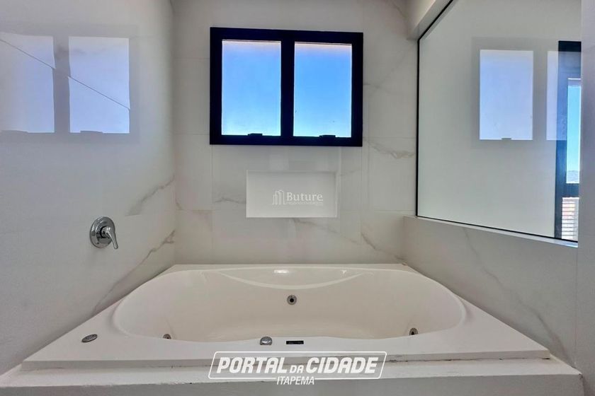 Apartamento &agrave; venda - 198m&sup2; - Meia Praia