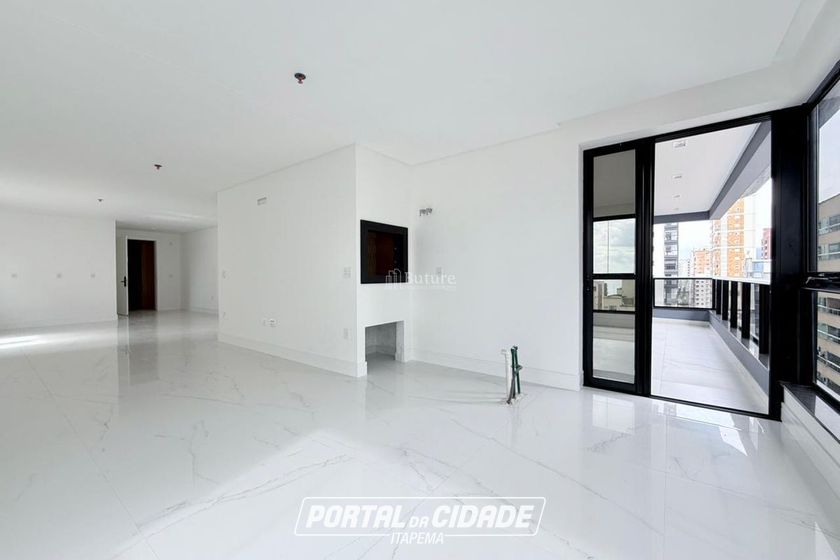 Apartamento &agrave; venda - 206m&sup2; - Meia Praia