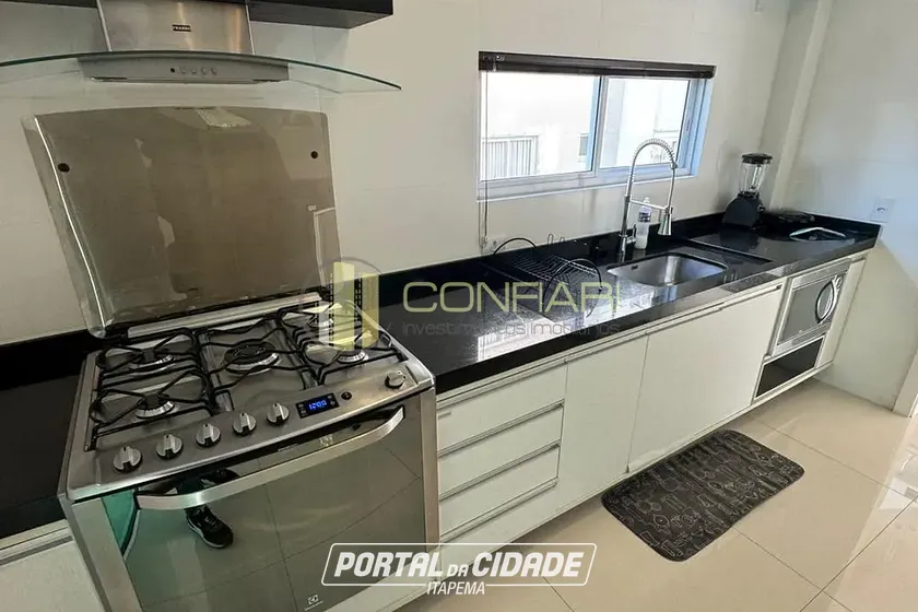 Apartamento para alugar - 182m&sup2; - Meia Praia