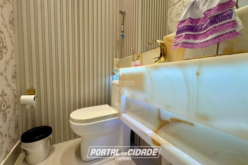 Apartamento &agrave; venda - 240m&sup2; - Meia Praia