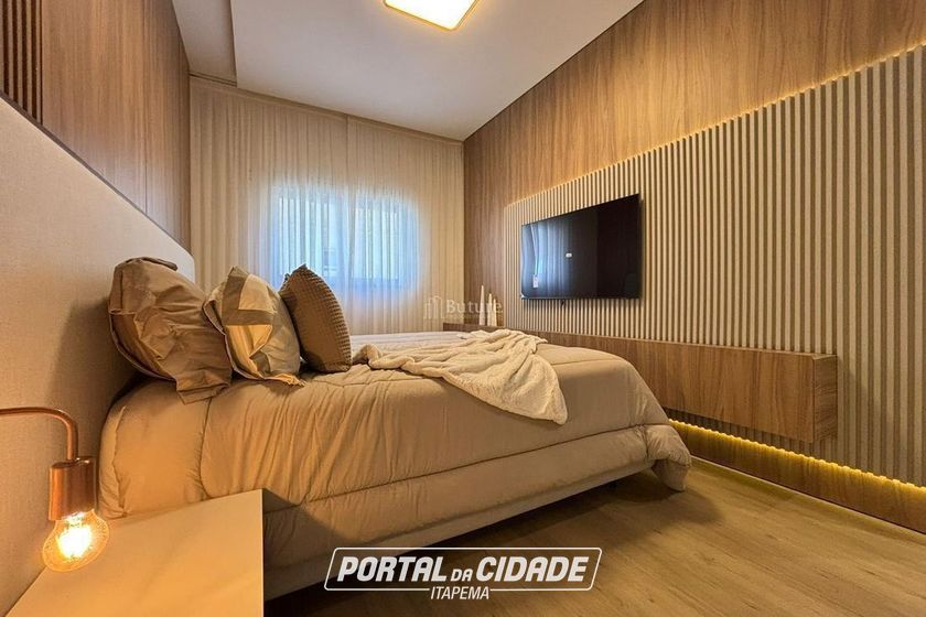 Apartamento &agrave; venda - 140m&sup2; - Meia Praia