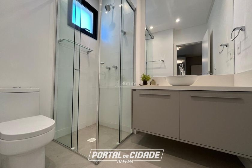 Apartamento &agrave; venda - 137m&sup2; - Meia Praia