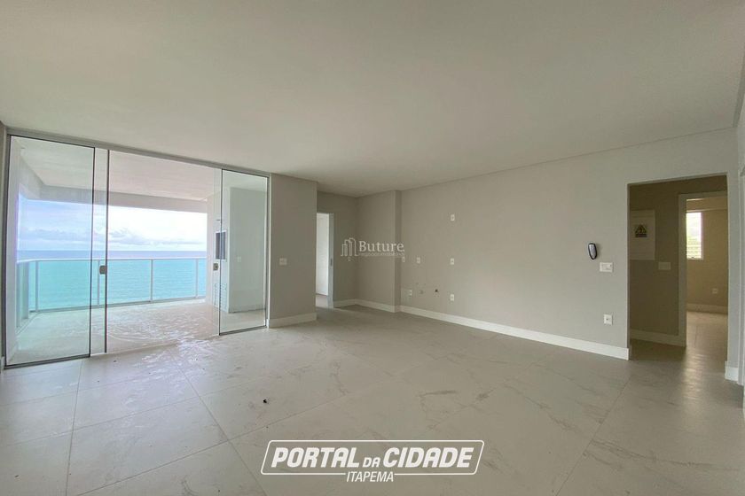 Apartamento &agrave; venda - 157m&sup2; - Meia Praia