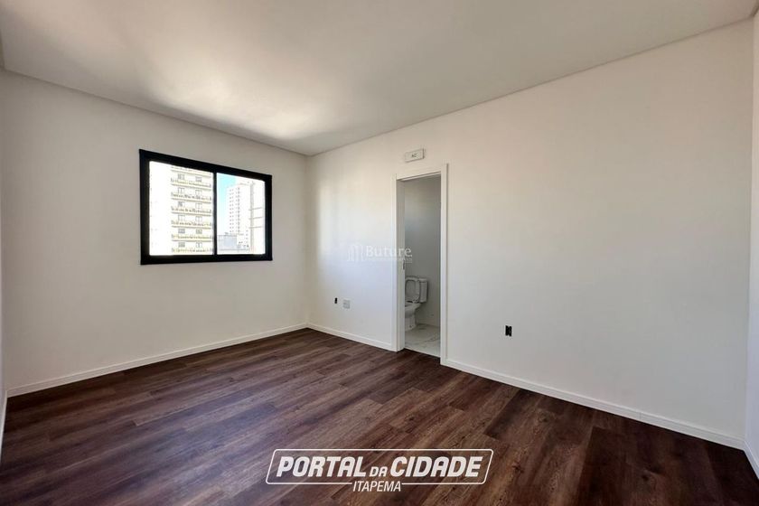 Apartamento &agrave; venda - 138m&sup2; - Meia Praia