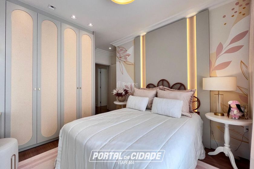 Apartamento &agrave; venda - 150m&sup2; - Meia Praia