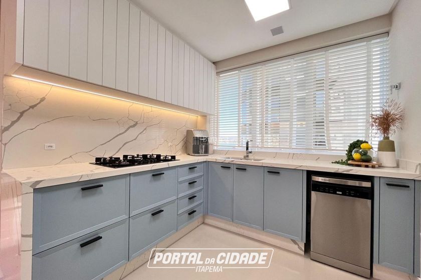 Apartamento &agrave; venda - 150m&sup2; - Meia Praia