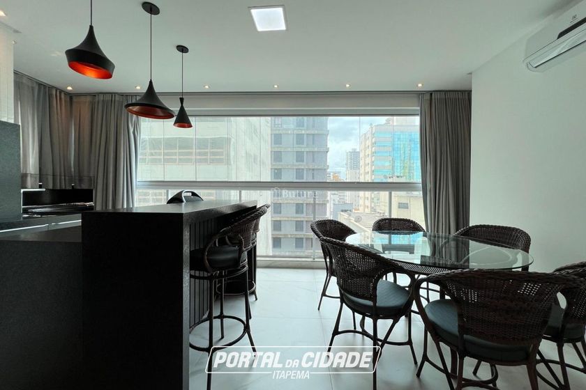Apartamento &agrave; venda - 142m&sup2; - Meia Praia
