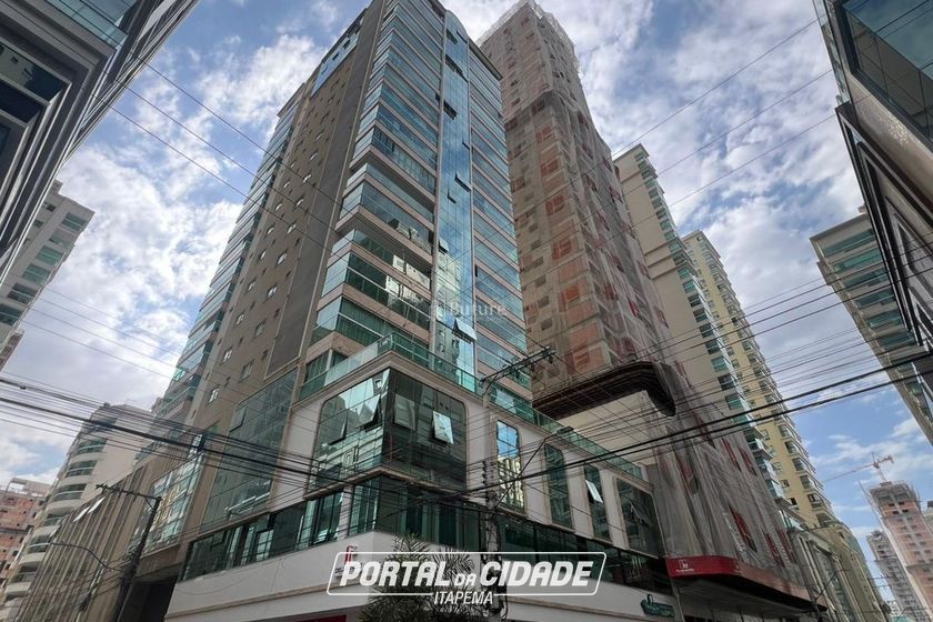 Apartamento &agrave; venda - 141m&sup2; - Meia Praia