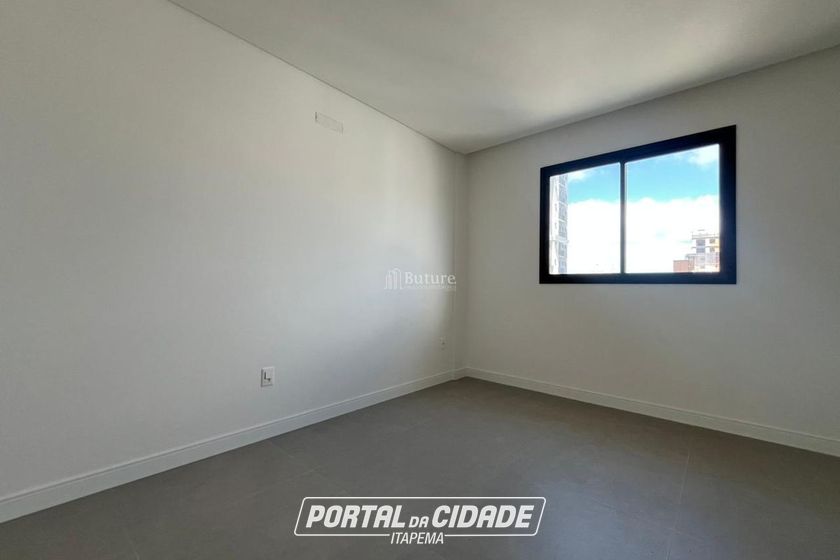 Apartamento &agrave; venda - 137m&sup2; - Meia Praia