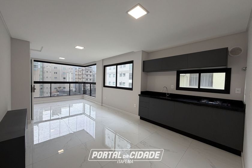 Apartamento &agrave; venda - 102m&sup2; - Meia Praia