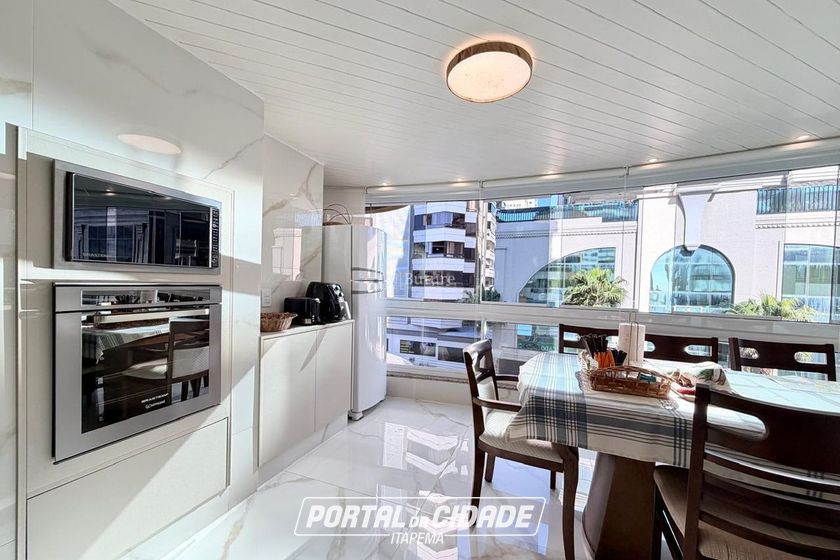 Apartamento &agrave; venda - 176m&sup2; - Meia Praia