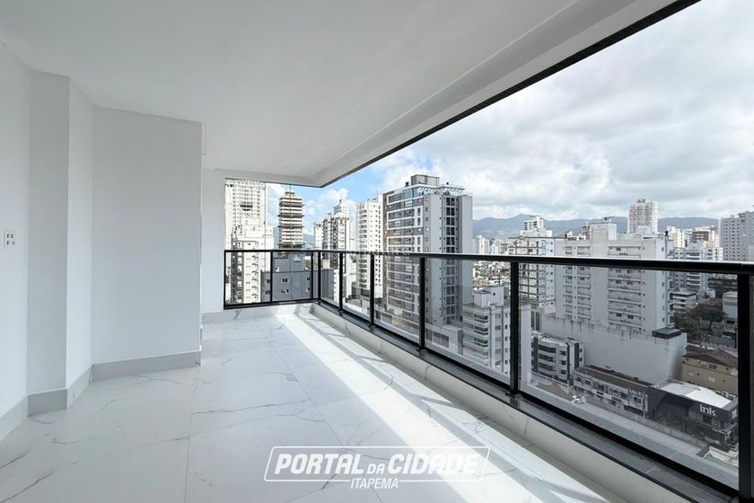Apartamento &agrave; venda - 160m&sup2; - Meia Praia