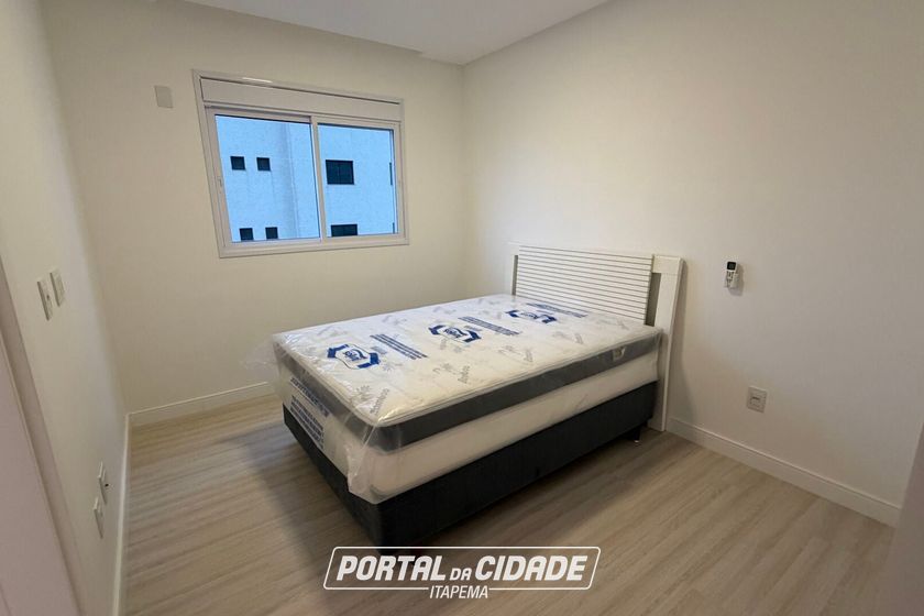 Apartamento para alugar - 115m&sup2; - Meia Praia