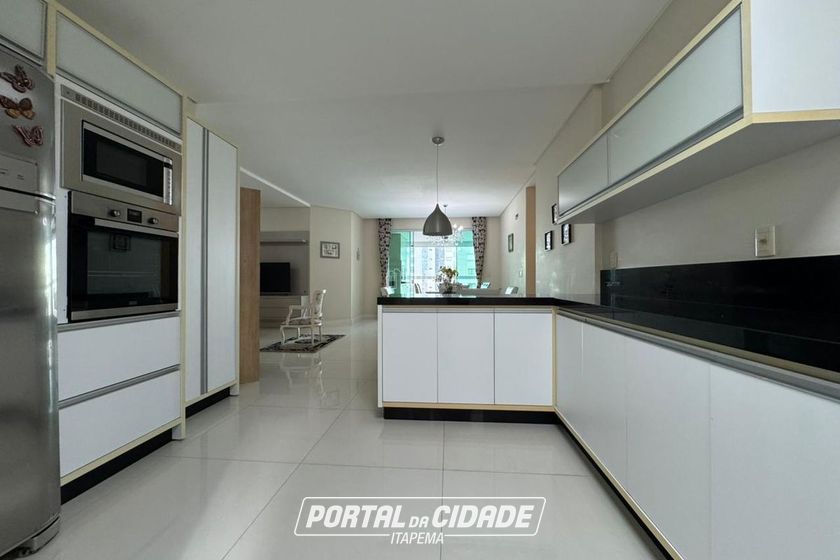 Apartamento &agrave; venda - 180m&sup2; - Meia Praia