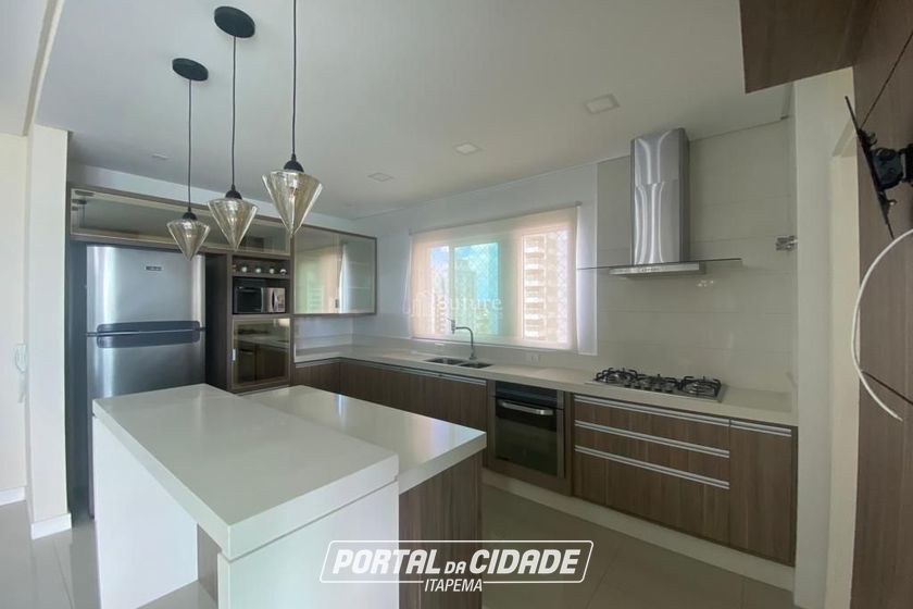 Apartamento &agrave; venda - 190m&sup2; - Meia Praia