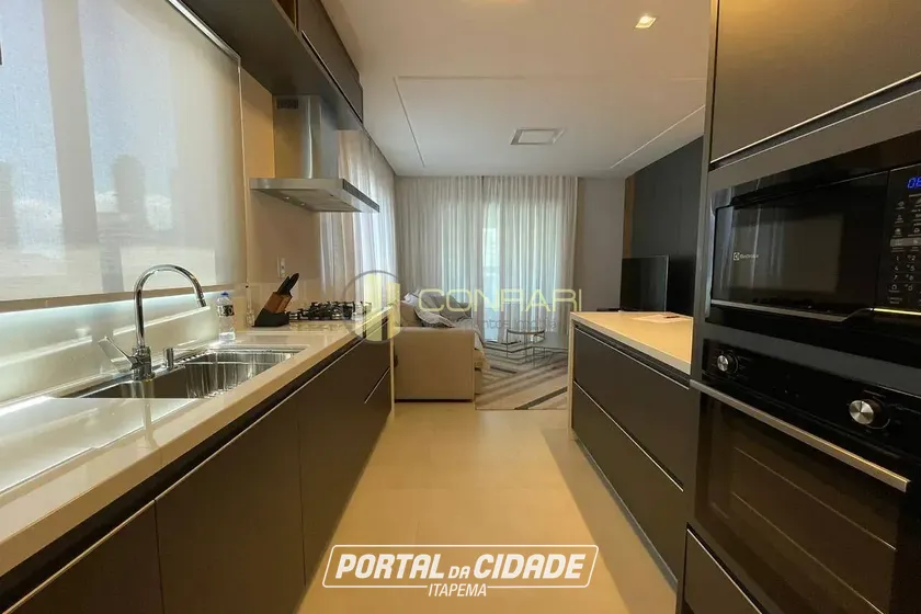 Apartamento &agrave; venda - 136m&sup2; - Meia praia