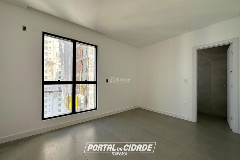 Apartamento &agrave; venda - 130m&sup2; - Meia Praia