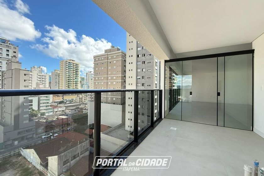 Apartamento &agrave; venda - 140m&sup2; - Meia Praia