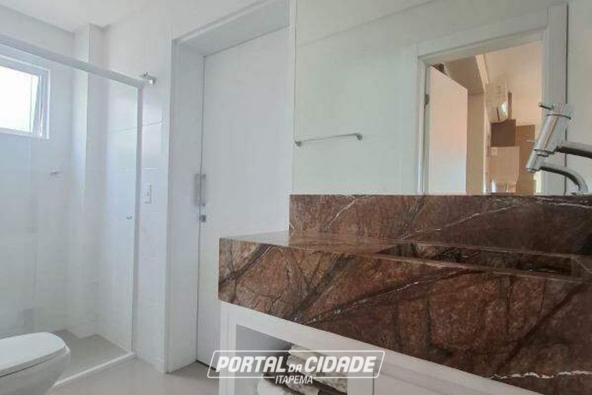 Apartamento para alugar - 128m&sup2; - Meia Praia