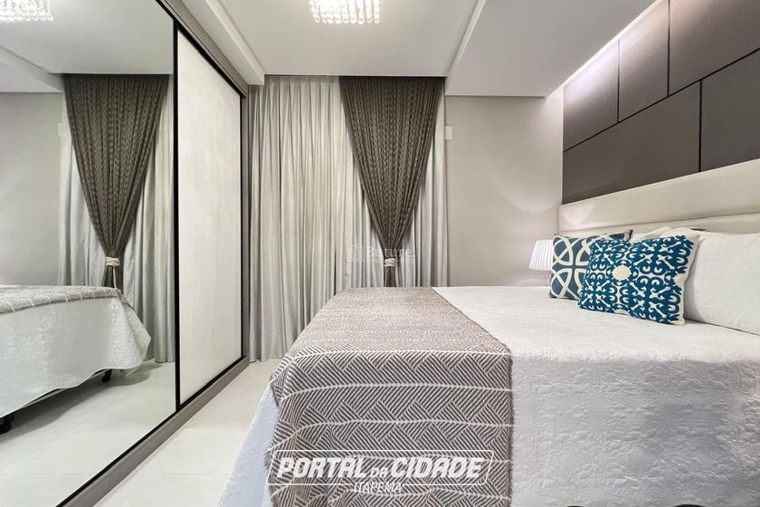 Apartamento &agrave; venda - 123m&sup2; - Meia Praia