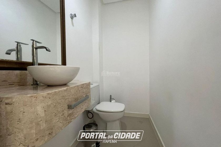 Apartamento &agrave; venda - 137m&sup2; - Meia Praia