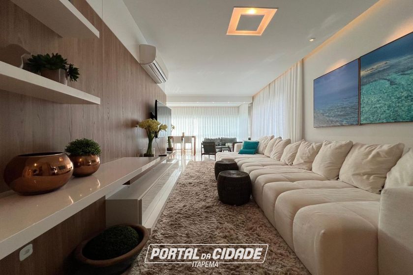 Apartamento &agrave; venda - 153m&sup2; - Meia Praia