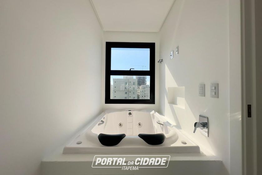 Apartamento &agrave; venda - 180m&sup2; - Meia Praia