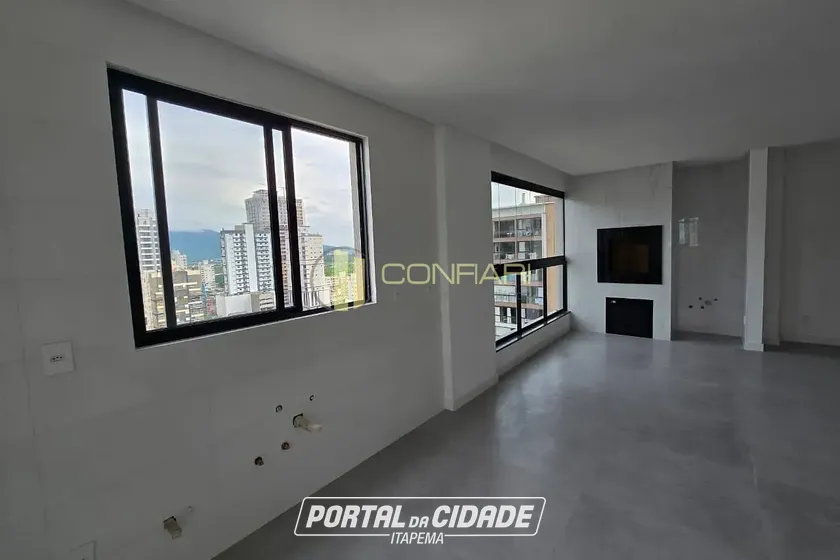 Apartamento &agrave; venda - 105m&sup2; - Meia Praia