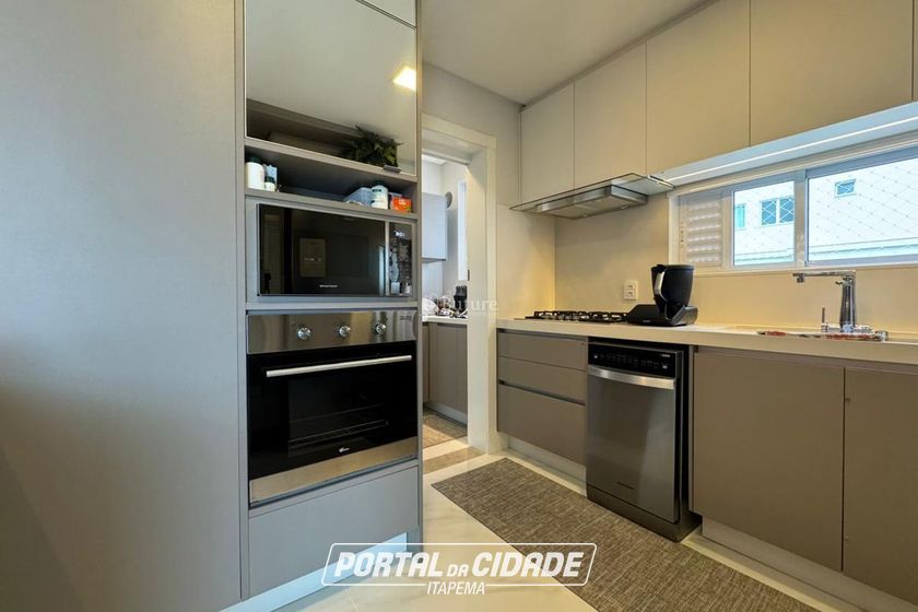 Apartamento &agrave; venda - 142m&sup2; - Meia Praia