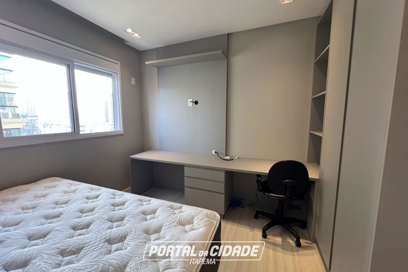 Apartamento &agrave; venda - 145m&sup2; - Meia Praia
