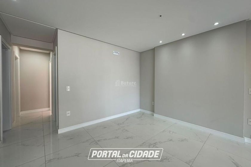 Apartamento &agrave; venda - 125m&sup2; - Meia Praia