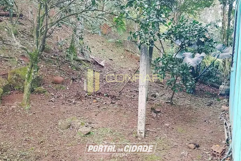Ch&aacute;cara &agrave; venda - 130m&sup2; - Moura