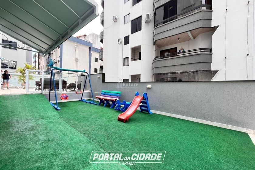 Apartamento &agrave; venda - 142m&sup2; - Meia Praia
