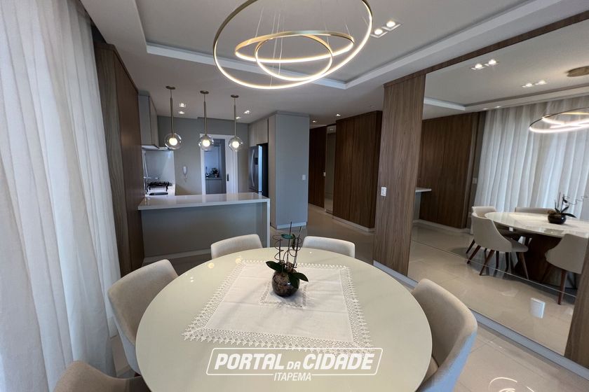 Apartamento &agrave; venda - 145m&sup2; - Meia Praia