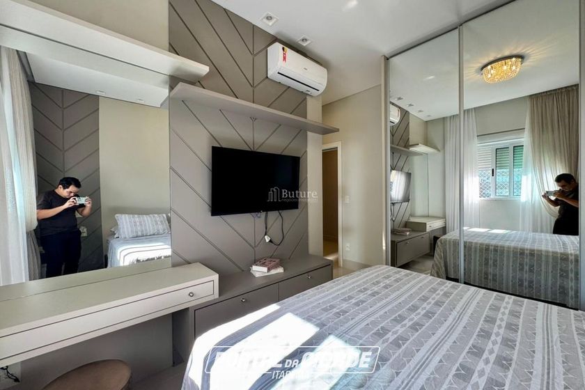 Apartamento &agrave; venda - 240m&sup2; - Meia Praia