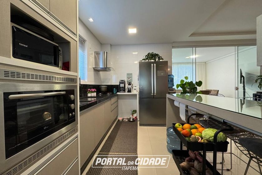 Apartamento &agrave; venda - 155m&sup2; - Meia Praia