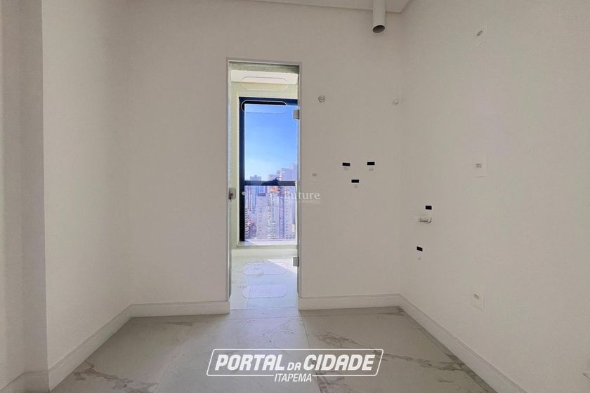 Apartamento &agrave; venda - 153m&sup2; - Meia Praia