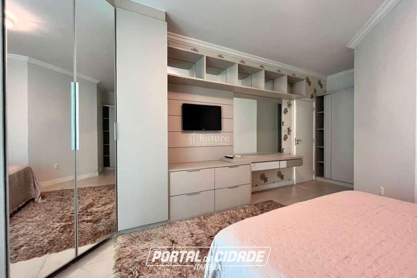 Apartamento &agrave; venda - 194m&sup2; - Meia Praia