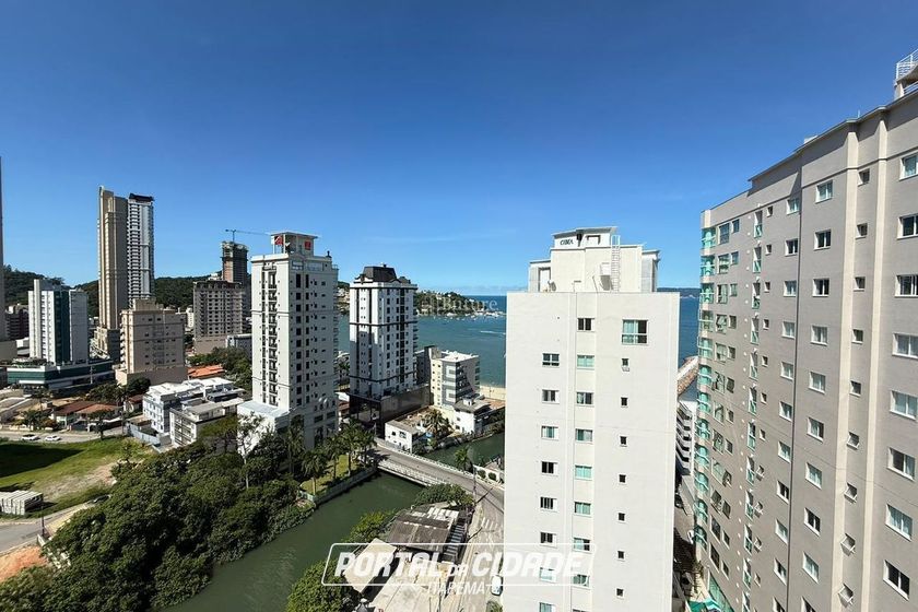 Apartamento &agrave; venda - 105m&sup2; - Centro