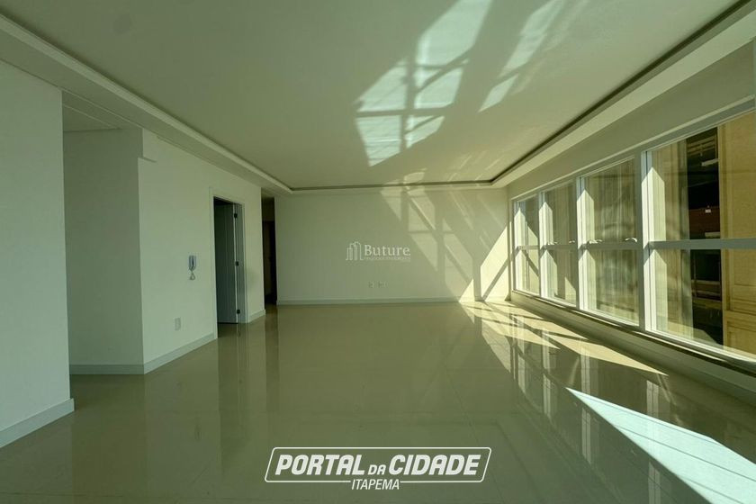 Apartamento &agrave; venda - 180m&sup2; - Meia Praia